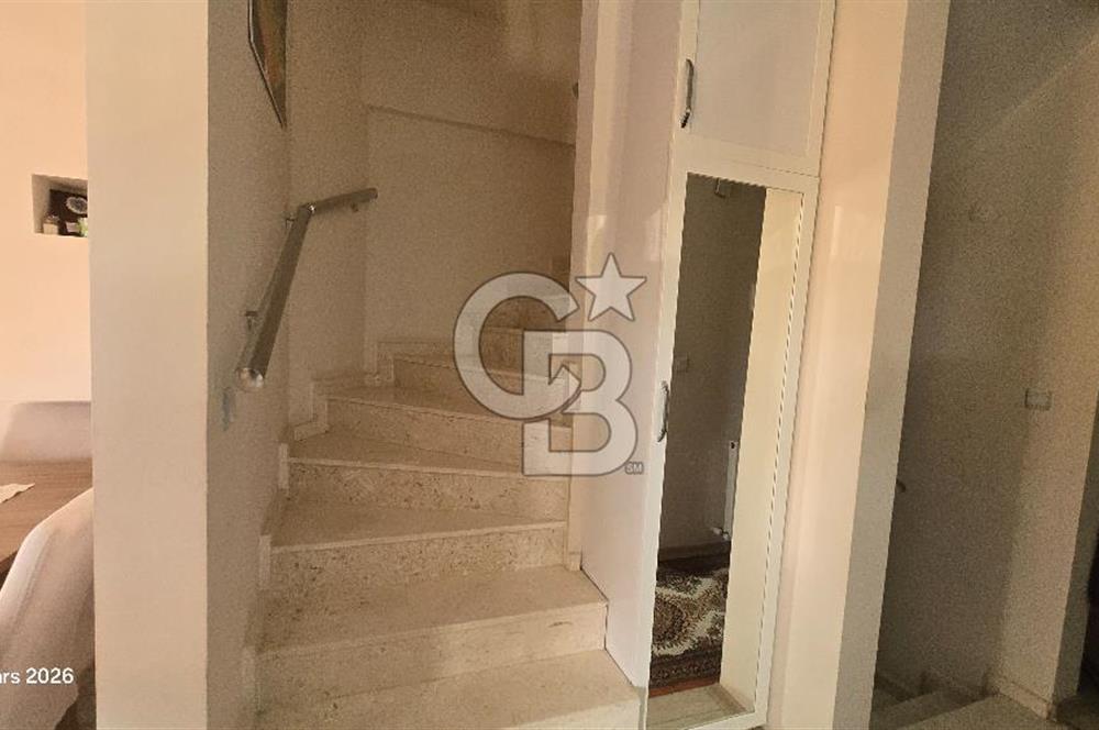 KUŞADASI SOĞUCAKTA SELCUK DENGE SİTESİ 5+2 TRİPLEKS VİLLA