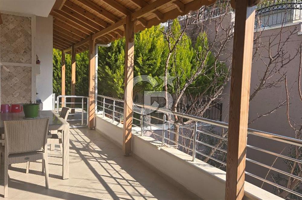 KUŞADASI SOĞUCAKTA SELCUK DENGE SİTESİ 5+2 TRİPLEKS VİLLA