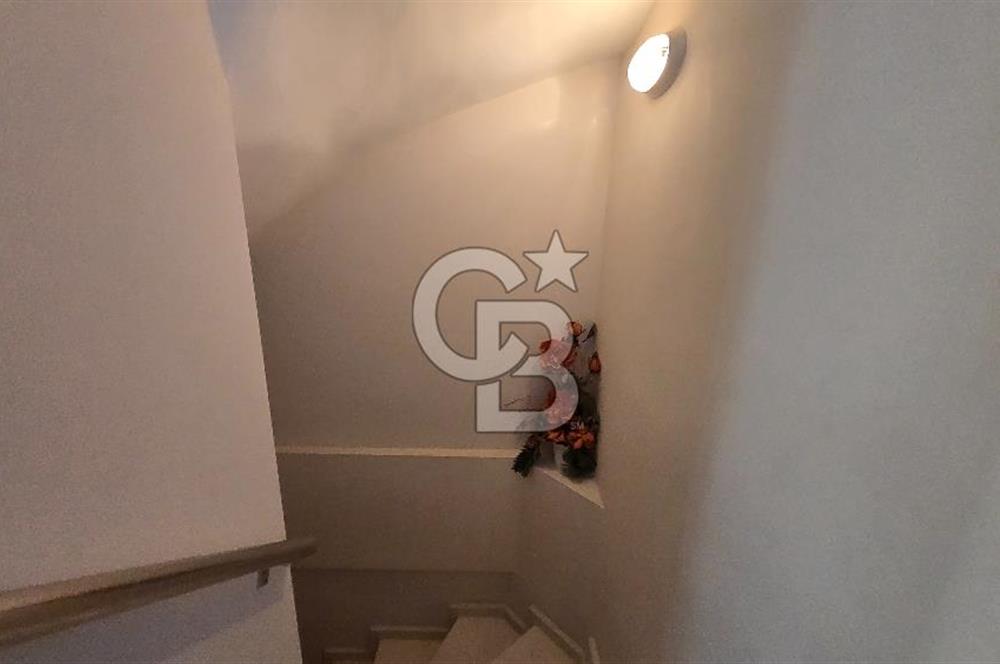 KUŞADASI SOĞUCAKTA SELCUK DENGE SİTESİ 5+2 TRİPLEKS VİLLA