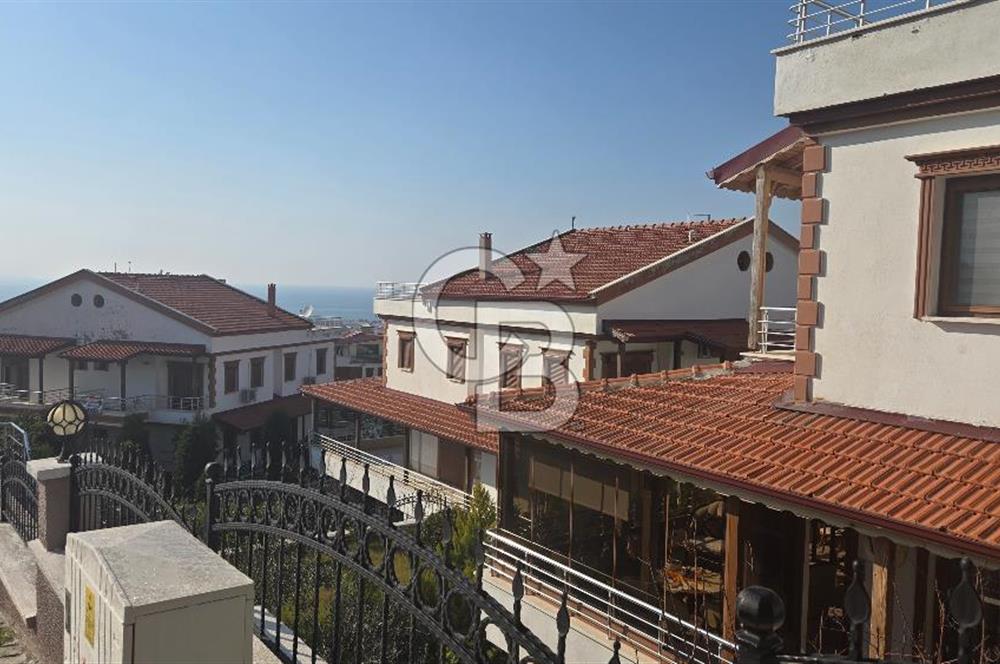 KUŞADASI SOĞUCAKTA SELCUK DENGE SİTESİ 5+2 TRİPLEKS VİLLA