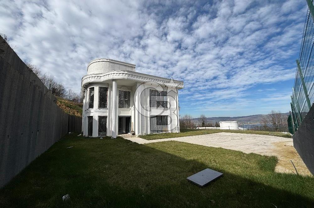 Lüksün Zirvesi: 5+1 Müstakil Havuzlu Göl Manzaralı Malikane