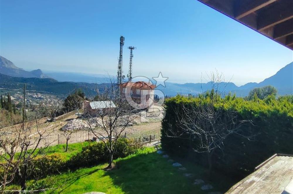 Konyaaltı Çağlarca'da Satılık Deniz ve Doğa Manzaralı Villa
