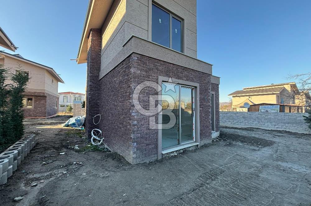 Göl ve Şehir Arasında Saklı Bir Cennet: Modern Tasarım, Müstakil