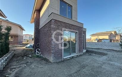 Göl ve Şehir Arasında Saklı Bir Cennet: Modern Tasarım, Müstakil