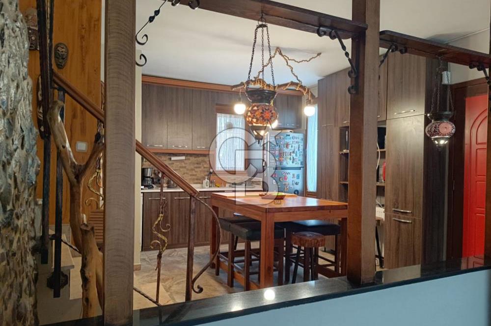 Çiğli İnönü'de Satılık 3+2 Tripleks Villa - Site İçinde, Bahçeli