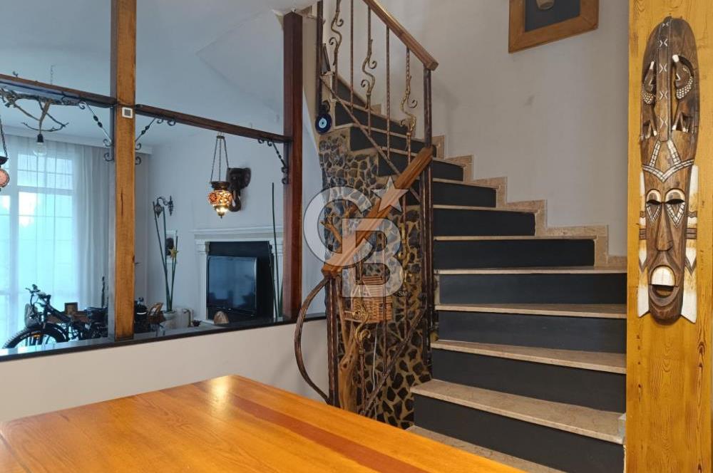 Çiğli İnönü'de Satılık 3+2 Tripleks Villa - Site İçinde, Bahçeli