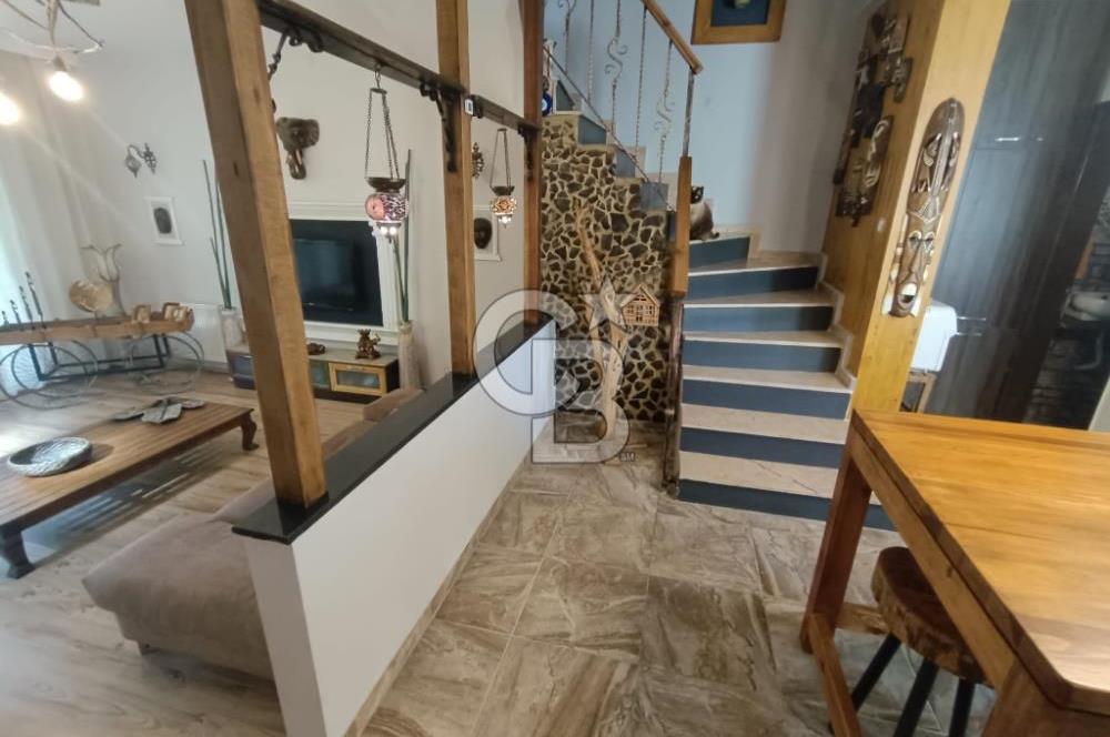 Çiğli İnönü'de Satılık 3+2 Tripleks Villa - Site İçinde, Bahçeli