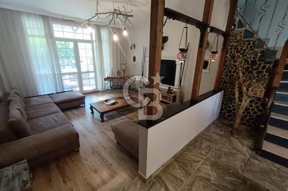 Çiğli İnönü'de Satılık 3+2 Tripleks Villa - Site İçinde, Bahçeli