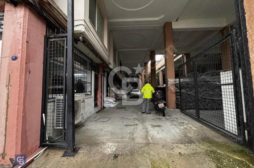 Selgeçen Modeka İş Merkezinde Zemin Kat Dükkan 8m2 