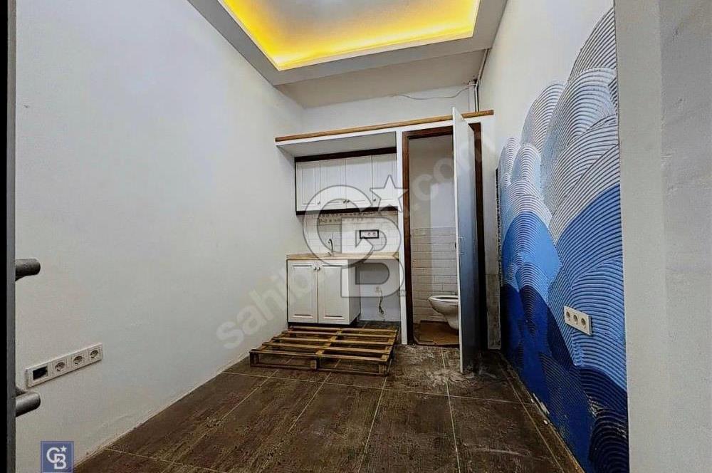 Selgeçen Modeka İş Merkezinde Zemin Kat Dükkan 8m2 