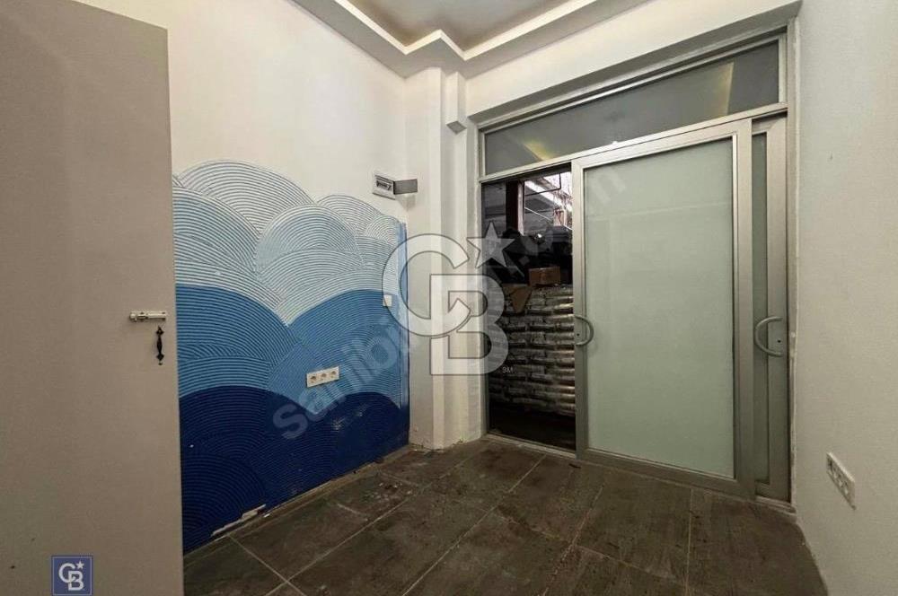 Selgeçen Modeka İş Merkezinde Zemin Kat Dükkan 8m2 
