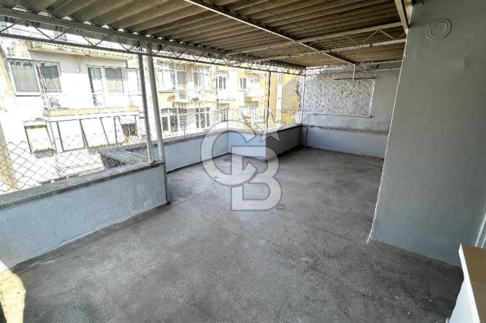 Karşıyaka Çarşı İçinde Tadilatlı Çift Balkonlu 2+1 Kiralık Daire