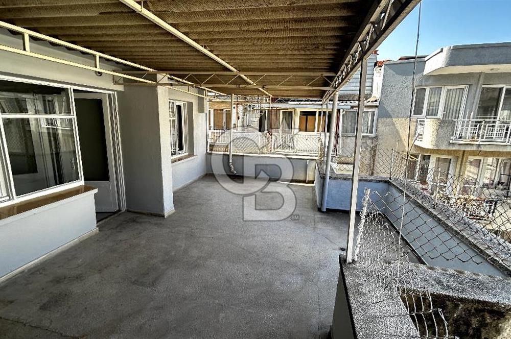 Karşıyaka Çarşı İçinde Tadilatlı Çift Balkonlu 2+1 Kiralık Daire