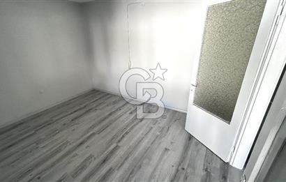 Karşıyaka Çarşı İçinde Tadilatlı Çift Balkonlu 2+1 Kiralık Daire