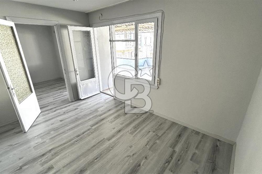 Karşıyaka Çarşı İçinde Tadilatlı Çift Balkonlu 2+1 Kiralık Daire