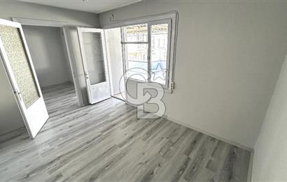 Karşıyaka Çarşı İçinde Tadilatlı Çift Balkonlu 2+1 Kiralık Daire