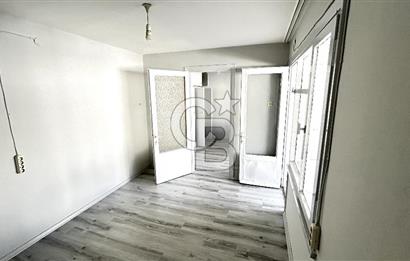 Karşıyaka Çarşı İçinde Tadilatlı Çift Balkonlu 2+1 Kiralık Daire