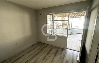 Karşıyaka Çarşı İçinde Tadilatlı Çift Balkonlu 2+1 Kiralık Daire