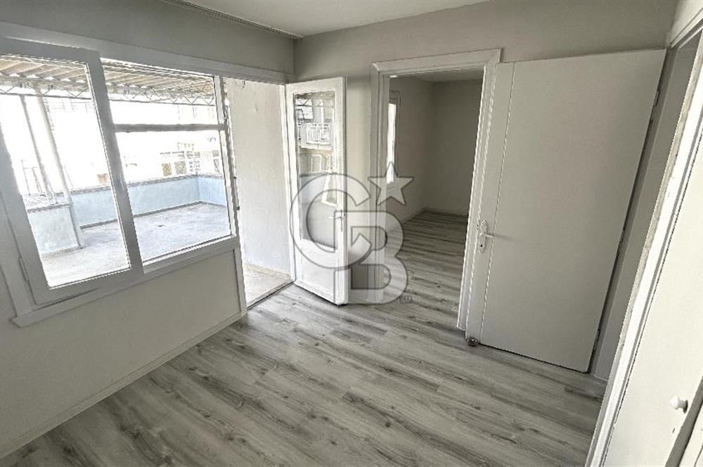 Karşıyaka Çarşı İçinde Tadilatlı Çift Balkonlu 2+1 Kiralık Daire