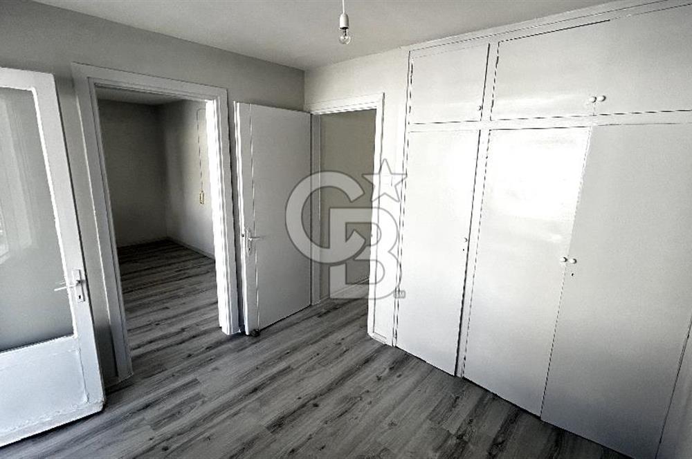Karşıyaka Çarşı İçinde Tadilatlı Çift Balkonlu 2+1 Kiralık Daire
