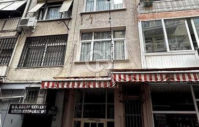 Karşıyaka Çarşı İçinde Tadilatlı Çift Balkonlu 2+1 Kiralık Daire