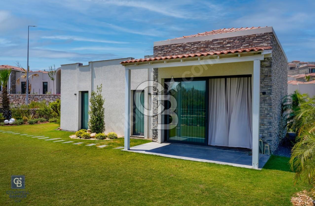 BODRUM MUMCULAR'DA LÜKS SİTEDE DOĞA MANZARALI FLAT VİLLA