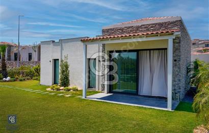 BODRUM MUMCULAR'DA LÜKS SİTEDE DOĞA MANZARALI FLAT VİLLA
