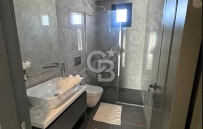 BODRUM MUMCULAR'DA LÜKS SİTEDE DOĞA MANZARALI FLAT VİLLA