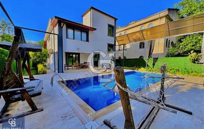 SAPANCA'DA MERKEZİ BİR KONUMDA HAVUZLU BAHÇELİ SATILIK VİLLA