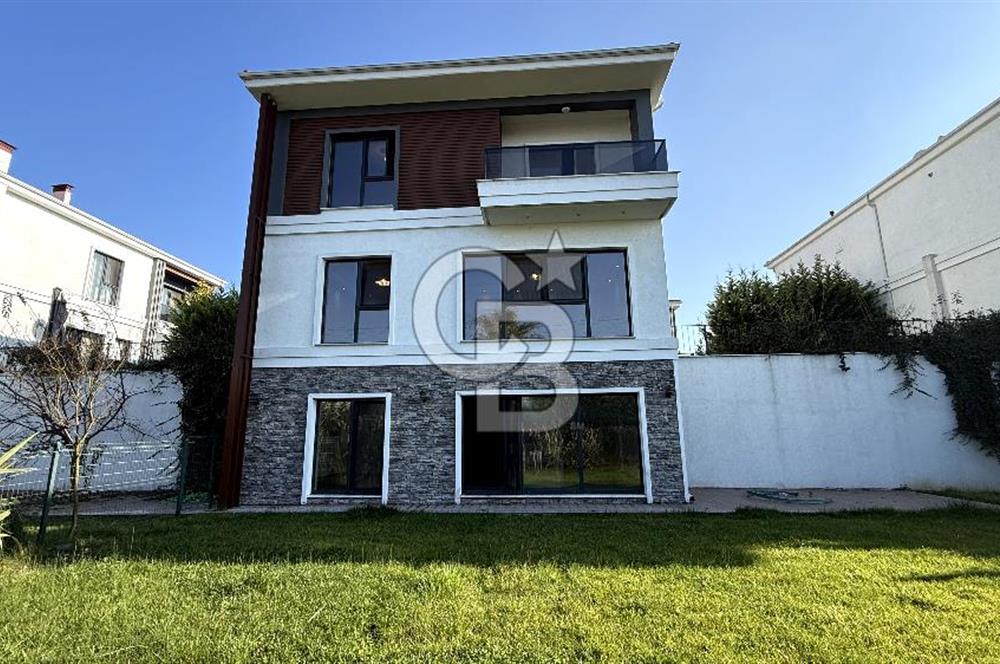 Düzce Yeşilköy Villalarında 7+2 350M2 Özel Bahçeli Fırsat Villa