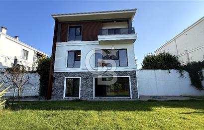 Düzce Yeşilköy Villalarında 7+2 350M2 Özel Bahçeli Fırsat Villa