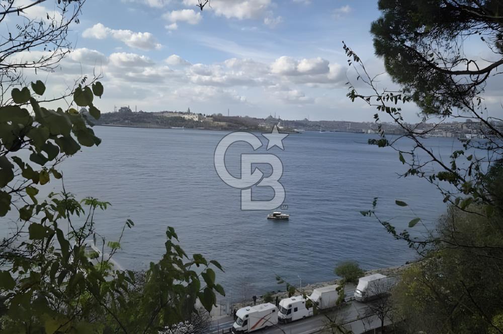 ÜSKÜDAR İHSANİYE MAHALLESİNDE BAHÇELİ AHŞAP EV VE KAGİR KULÜBE