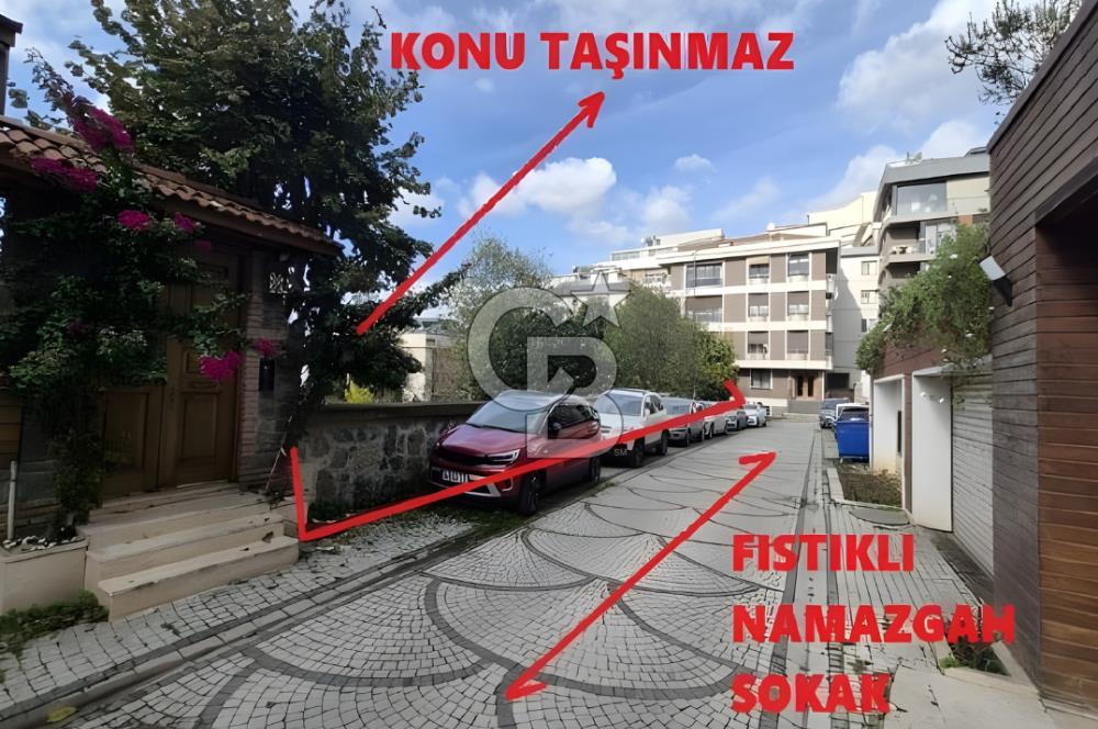 ÜSKÜDAR İHSANİYE MAHALLESİNDE BAHÇELİ AHŞAP EV VE KAGİR KULÜBE