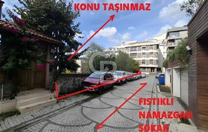 ÜSKÜDAR İHSANİYE MAHALLESİNDE BAHÇELİ AHŞAP EV VE KAGİR KULÜBE