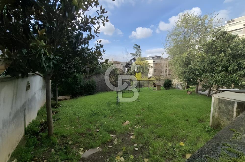 ÜSKÜDAR İHSANİYE MAHALLESİNDE BAHÇELİ AHŞAP EV VE KAGİR KULÜBE