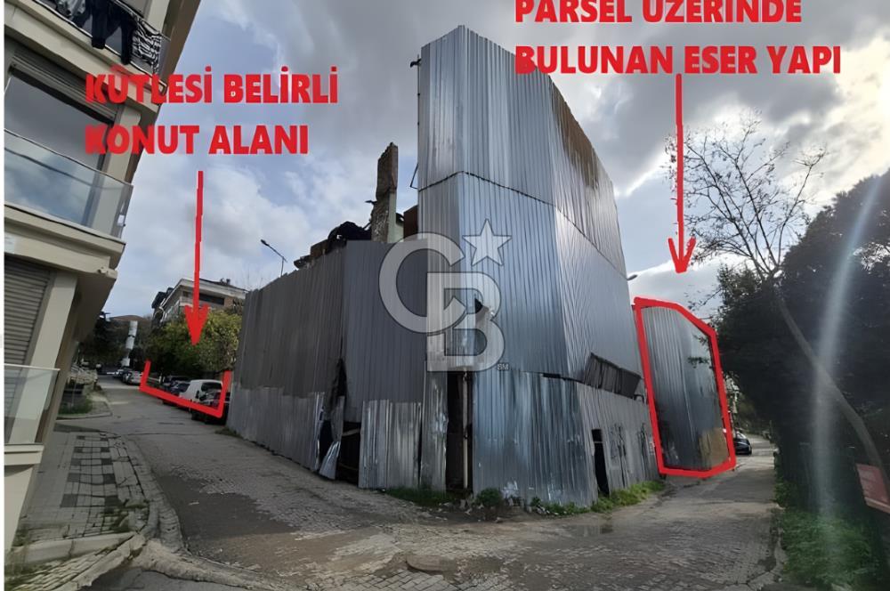 ÜSKÜDAR İHSANİYE MAHALLESİNDE BAHÇELİ AHŞAP EV VE KAGİR KULÜBE