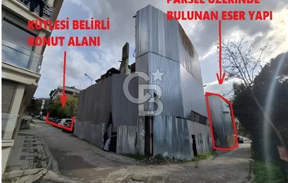 ÜSKÜDAR İHSANİYE MAHALLESİNDE BAHÇELİ AHŞAP EV VE KAGİR KULÜBE
