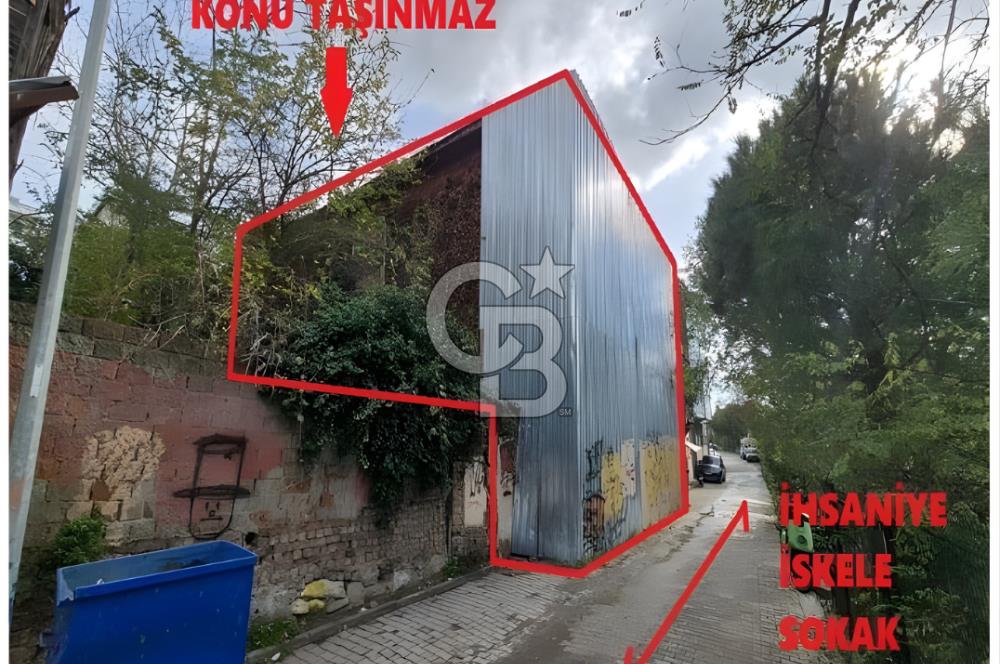 ÜSKÜDAR İHSANİYE MAHALLESİNDE BAHÇELİ AHŞAP EV VE KAGİR KULÜBE