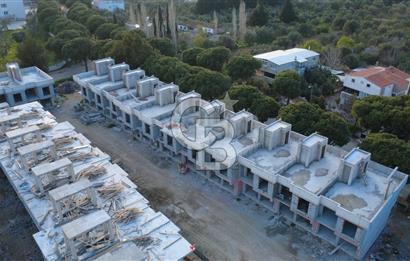 ŞAKRANDA 3+1 HAVUZLU SİTE İÇERİSİNDE VİLLA