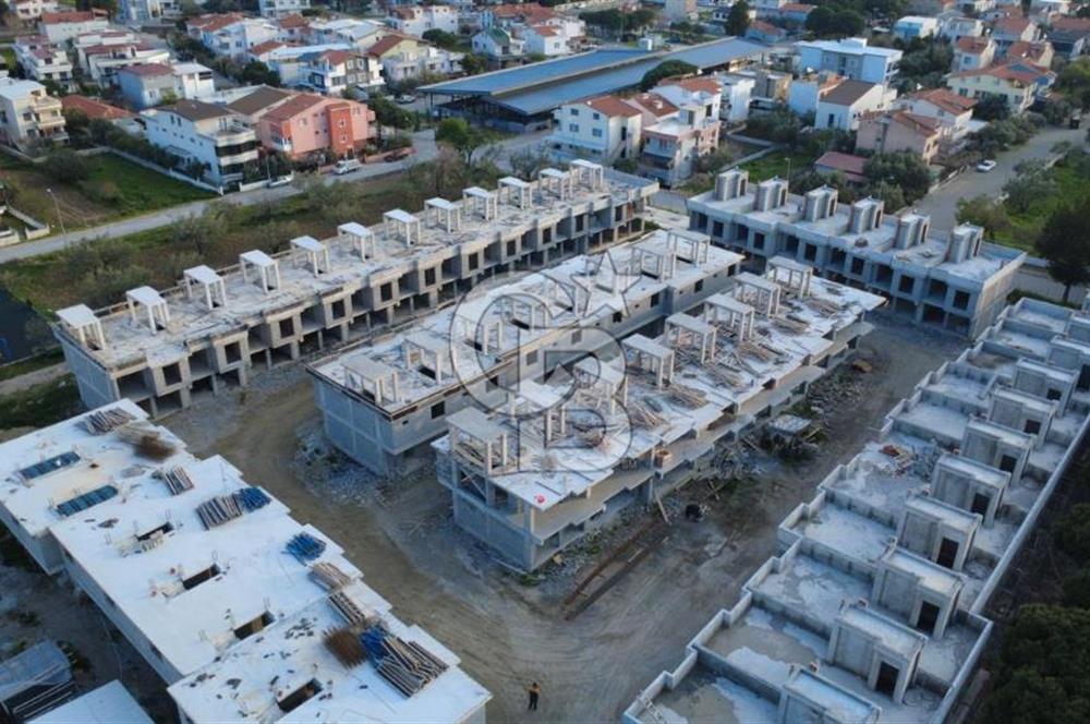 ŞAKRANDA 3+1 HAVUZLU SİTE İÇERİSİNDE VİLLA