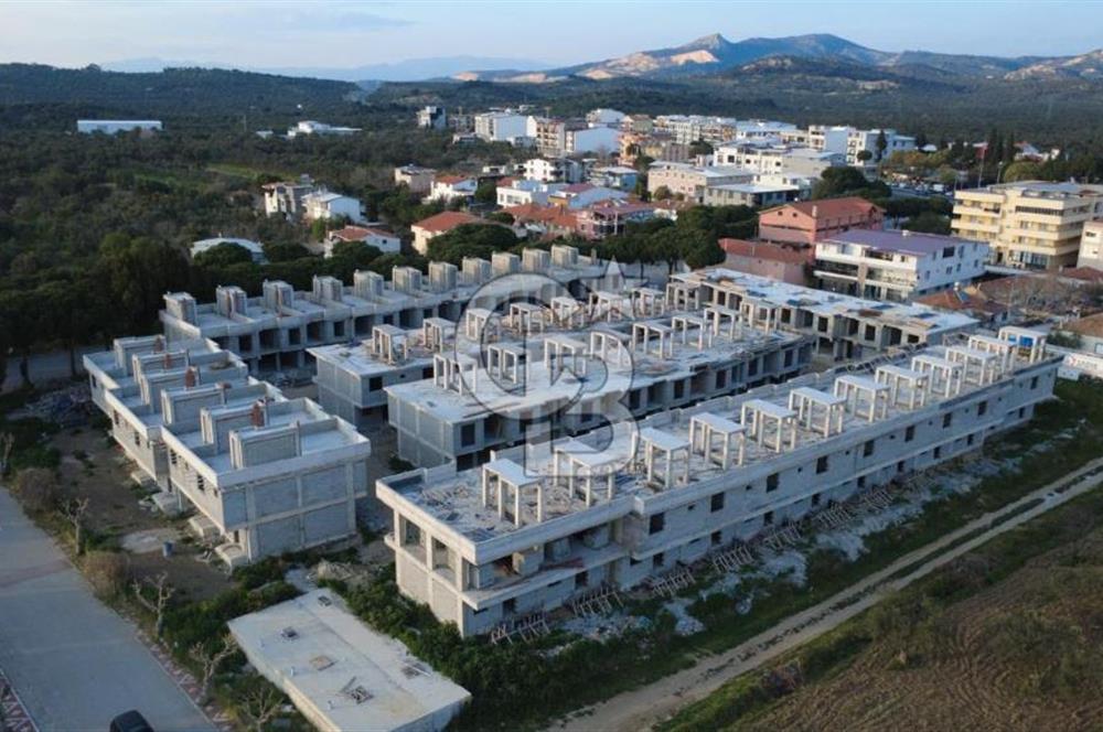 ŞAKRANDA 3+1 HAVUZLU SİTE İÇERİSİNDE VİLLA