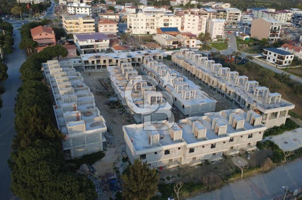 ŞAKRANDA 3+1 HAVUZLU SİTE İÇERİSİNDE VİLLA