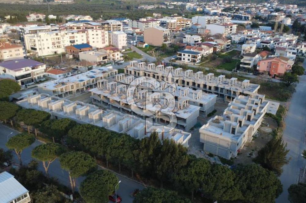 ŞAKRANDA 3+1 HAVUZLU SİTE İÇERİSİNDE VİLLA