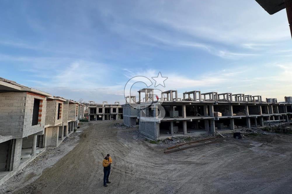 ŞAKRANDA 3+1 HAVUZLU SİTE İÇERİSİNDE VİLLA