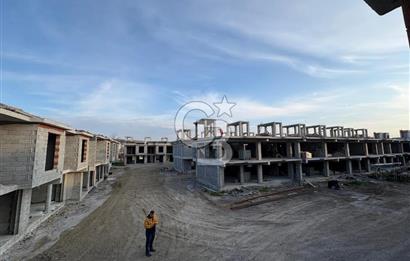 ŞAKRANDA 3+1 HAVUZLU SİTE İÇERİSİNDE VİLLA