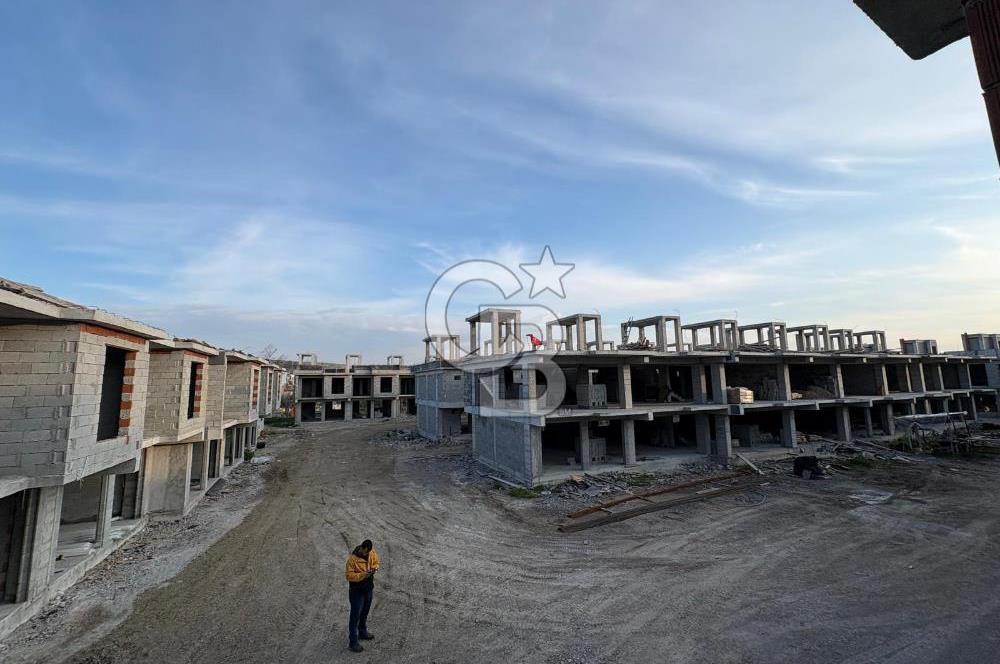 ŞAKRANDA 3+1 HAVUZLU SİTE İÇERİSİNDE VİLLA