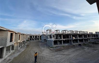 ŞAKRANDA 3+1 HAVUZLU SİTE İÇERİSİNDE VİLLA