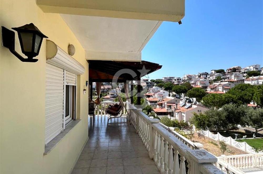 Akarca Yenisu Evlerinde Deniz Manzaralı Satılık 5+1 Villa