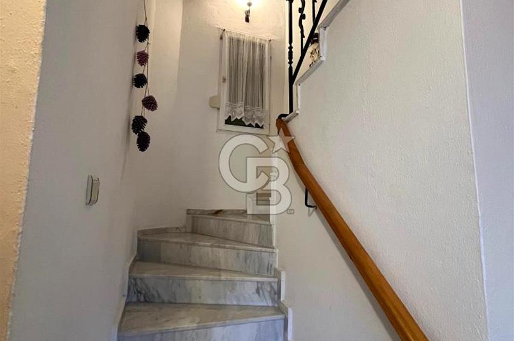 Akarca Yenisu Evlerinde Deniz Manzaralı Satılık 5+1 Villa