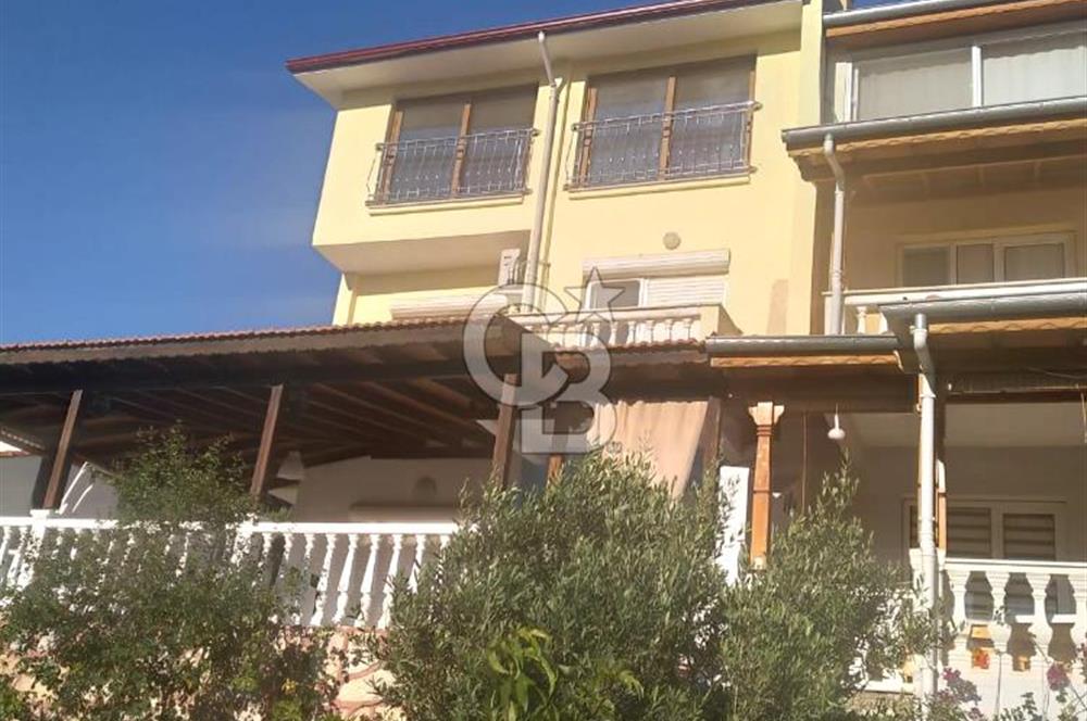 Akarca Yenisu Evlerinde Deniz Manzaralı Satılık 5+1 Villa